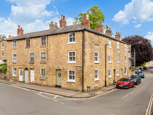 4 bedroom end of terrace house for sale