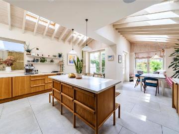 4 bedroom end of terrace house for sale