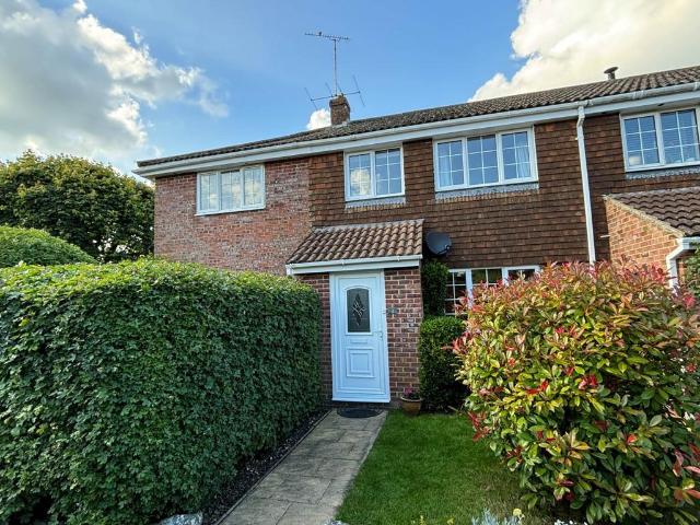4 bedroom end of terrace house for sale