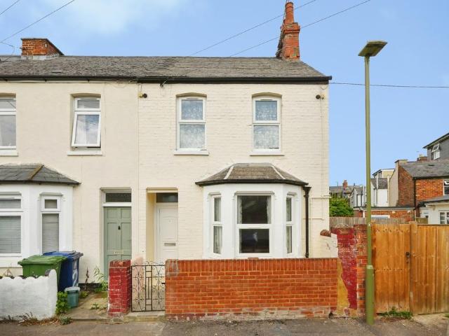 4 bedroom end of terrace house for sale