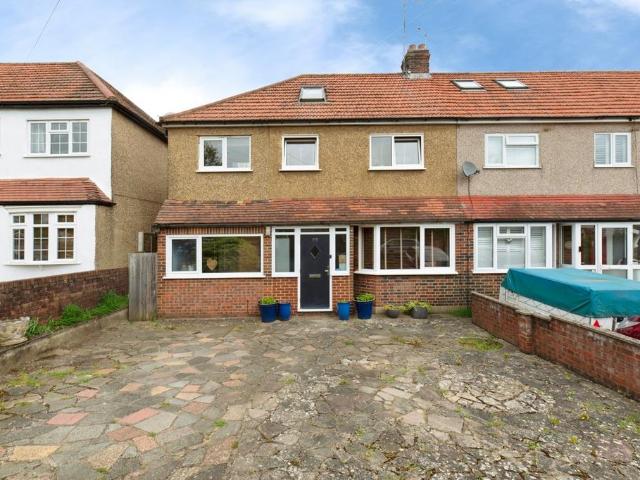 4 bedroom end of terrace house for sale