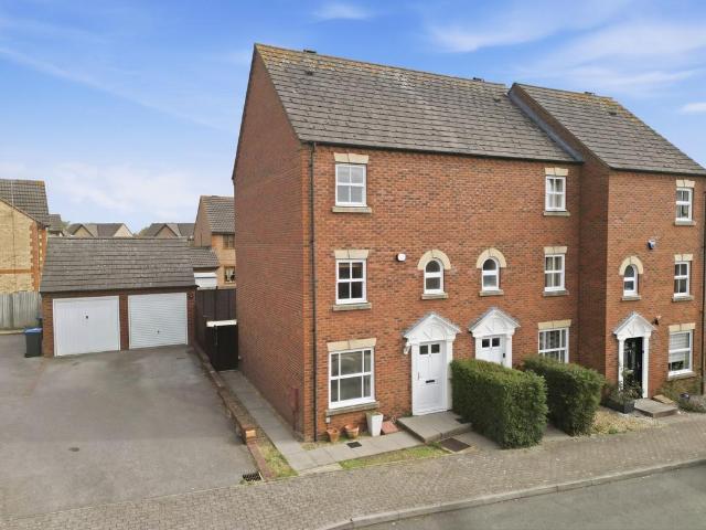 4 bedroom end of terrace house for sale