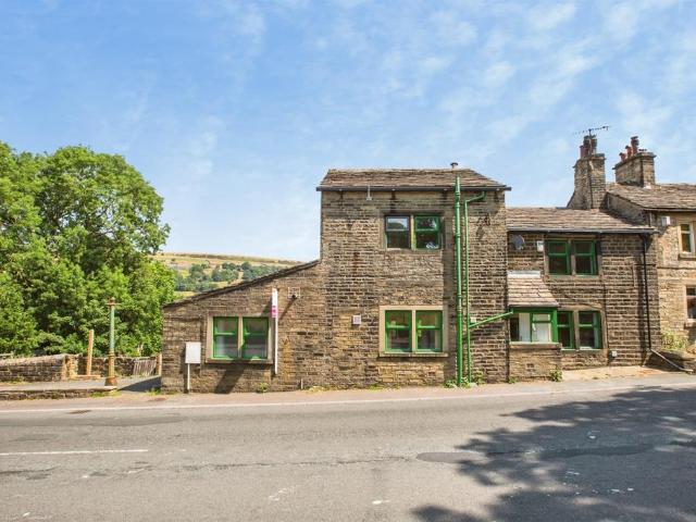 4 bedroom end of terrace house for sale