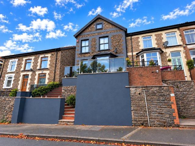4 bedroom end of terrace house for sale