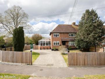 4 bedroom end of terrace house for sale