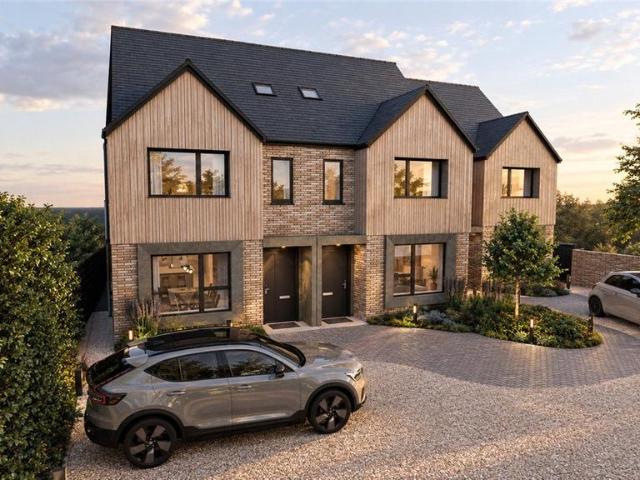 4 bedroom end of terrace house for sale