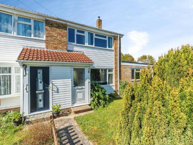 4 bedroom end of terrace house for sale
