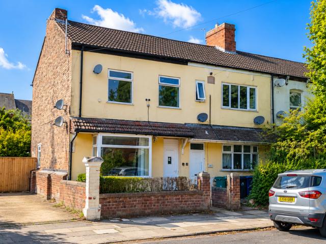 4 bedroom end of terrace house for sale