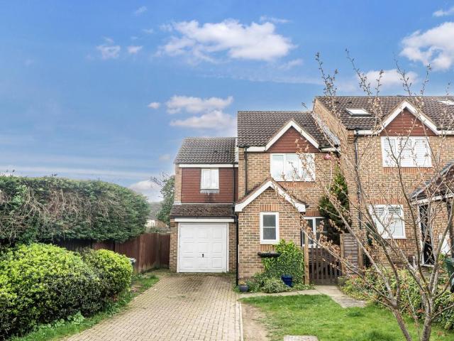 4 bedroom end of terrace house for sale