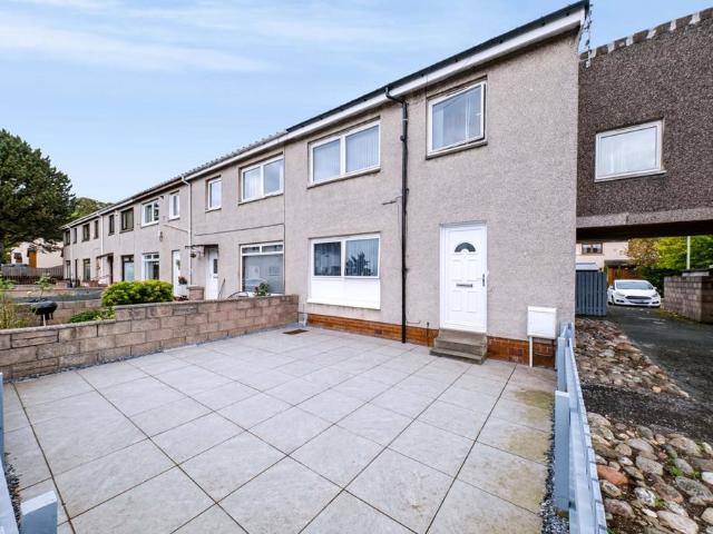 4 bedroom end of terrace house for sale