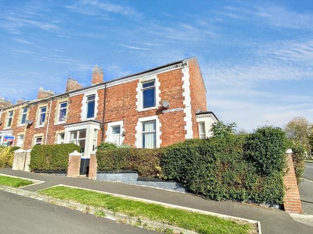 4 bedroom end of terrace house for sale