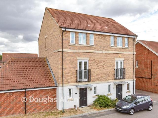 4 bedroom end of terrace house for sale
