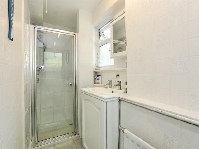 4 bedroom end of terrace house for sale