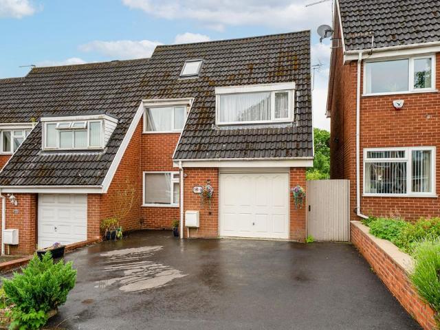 4 bedroom end of terrace house for sale