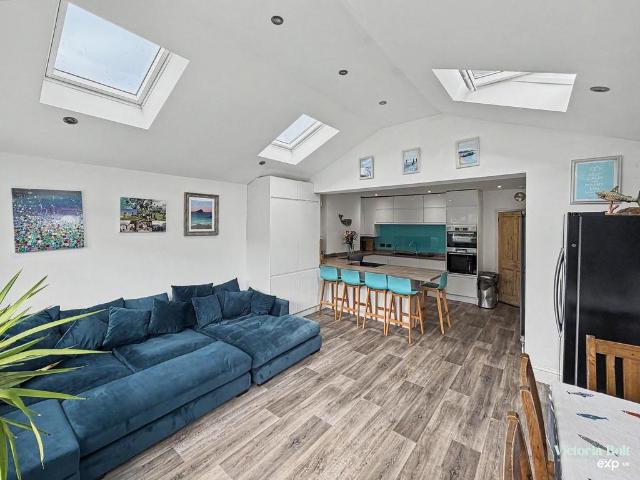 4 bedroom end of terrace house for sale
