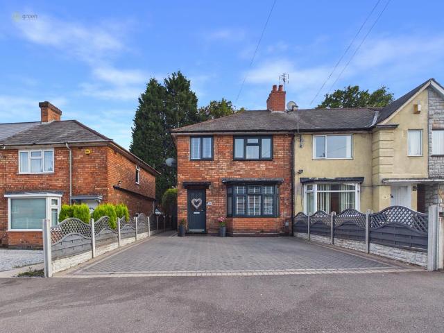 4 bedroom end of terrace house for sale