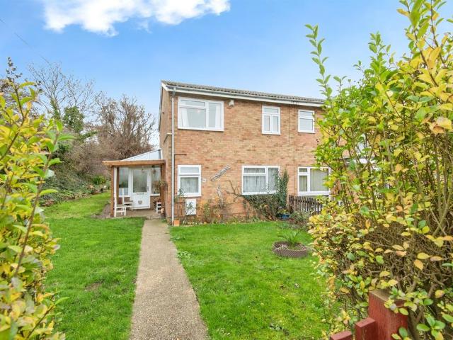 4 bedroom end of terrace house for sale