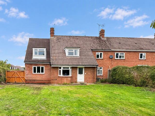 4 bedroom end of terrace house for sale