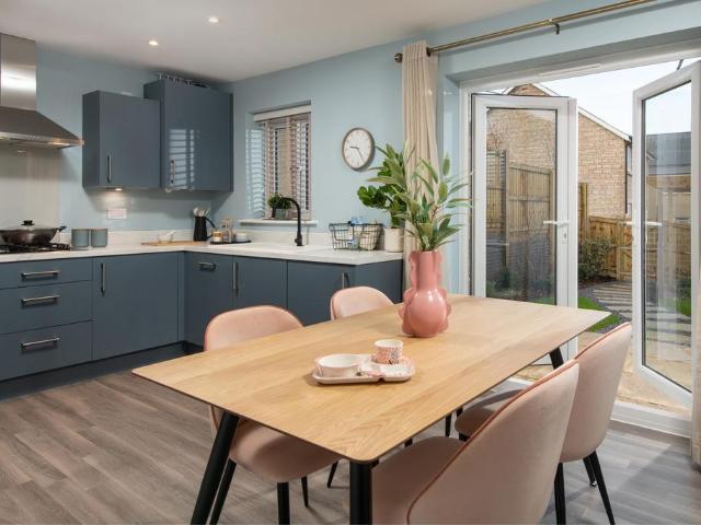 4 bedroom end of terrace house for sale
