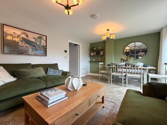 4 bedroom end of terrace house for sale