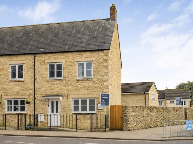 4 bedroom end of terrace house for sale