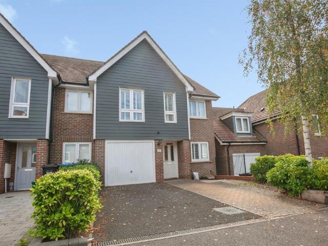 4 bedroom end of terrace house for sale
