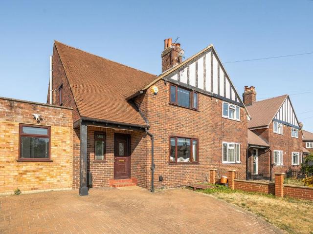 4 bedroom end of terrace house for sale