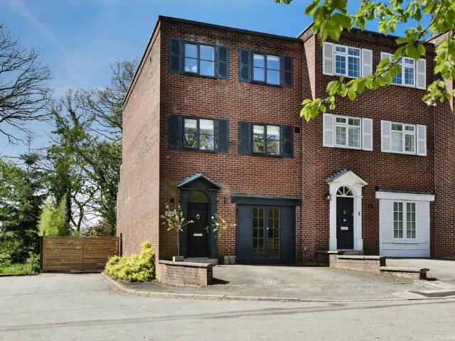 4 bedroom end of terrace house for sale