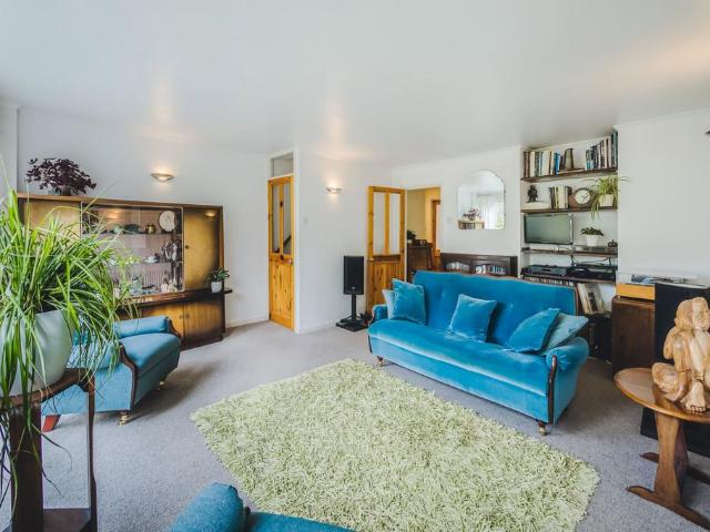 4 bedroom end of terrace house for sale