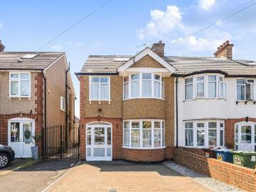 4 bedroom end of terrace house for sale