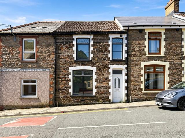 4 bedroom end of terrace house for sale