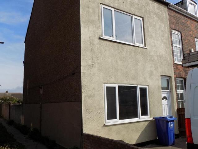 4 bedroom end of terrace house for sale