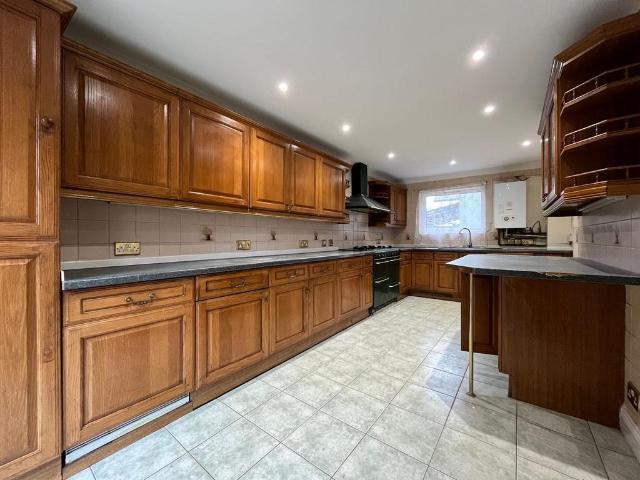 4 bedroom end of terrace house for sale