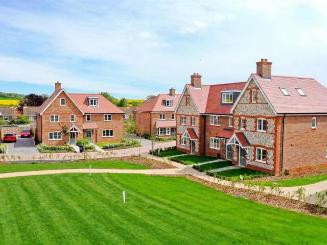 4 bedroom end of terrace house for sale