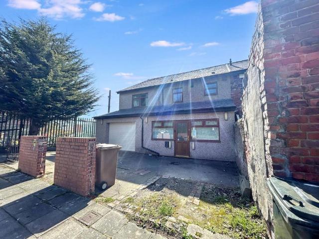 4 bedroom end of terrace house for sale