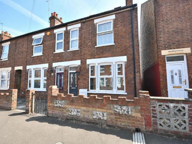 4 bedroom end of terrace house for sale