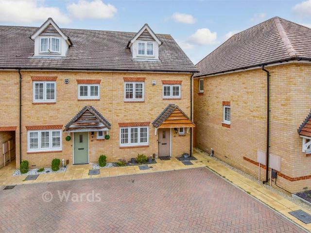 4 bedroom end of terrace house for sale