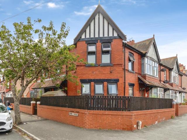 4 bedroom end of terrace house for sale