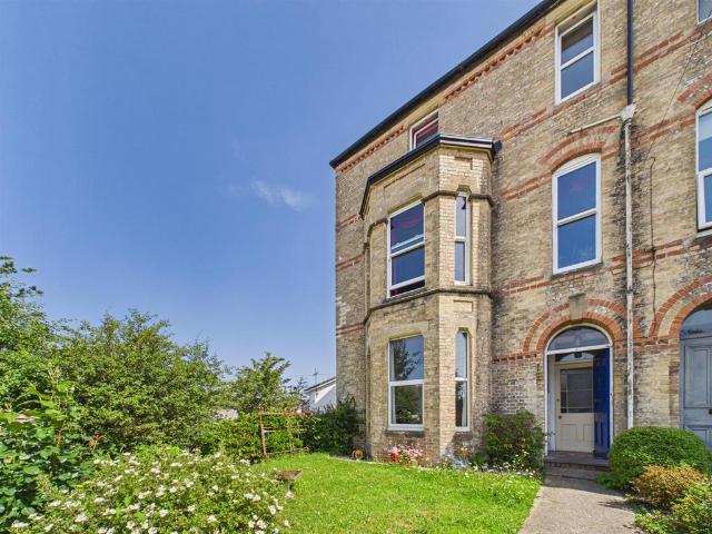 4 bedroom end of terrace house for sale