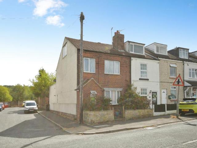 4 bedroom end of terrace house for sale