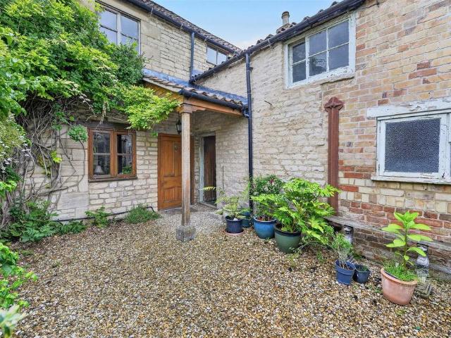 4 bedroom end of terrace house for sale