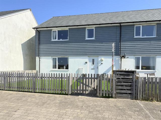 4 bedroom end of terrace house for sale