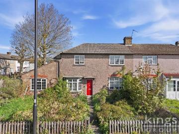 4 bedroom end of terrace house for sale