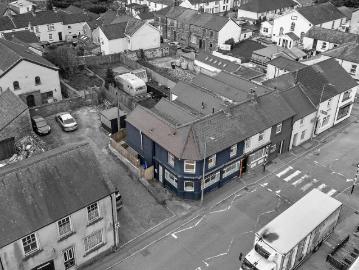4 bedroom end of terrace house for sale