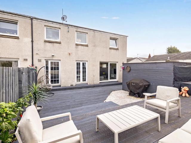 4 bedroom end of terrace house for sale