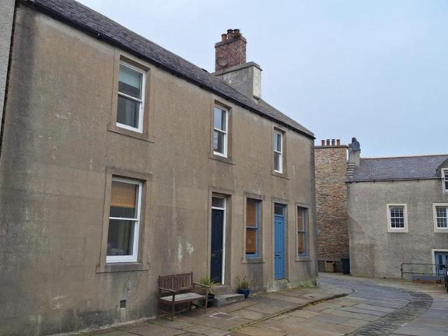 4 bedroom end of terrace house for sale