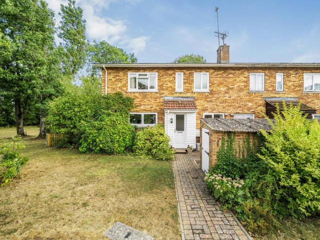 4 bedroom end of terrace house for sale