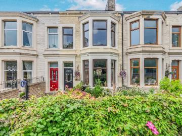 4 bedroom end of terrace house for sale