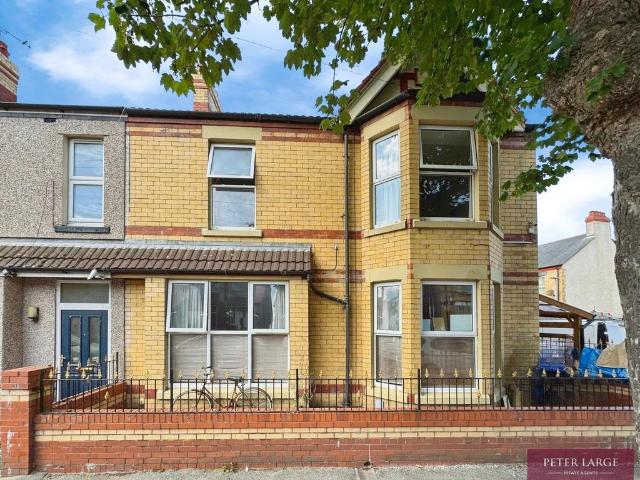 4 bedroom end of terrace house for sale