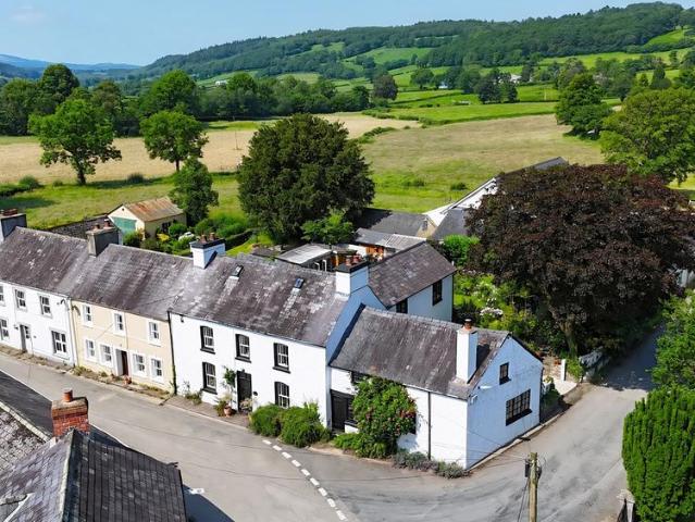 4 bedroom end of terrace house for sale